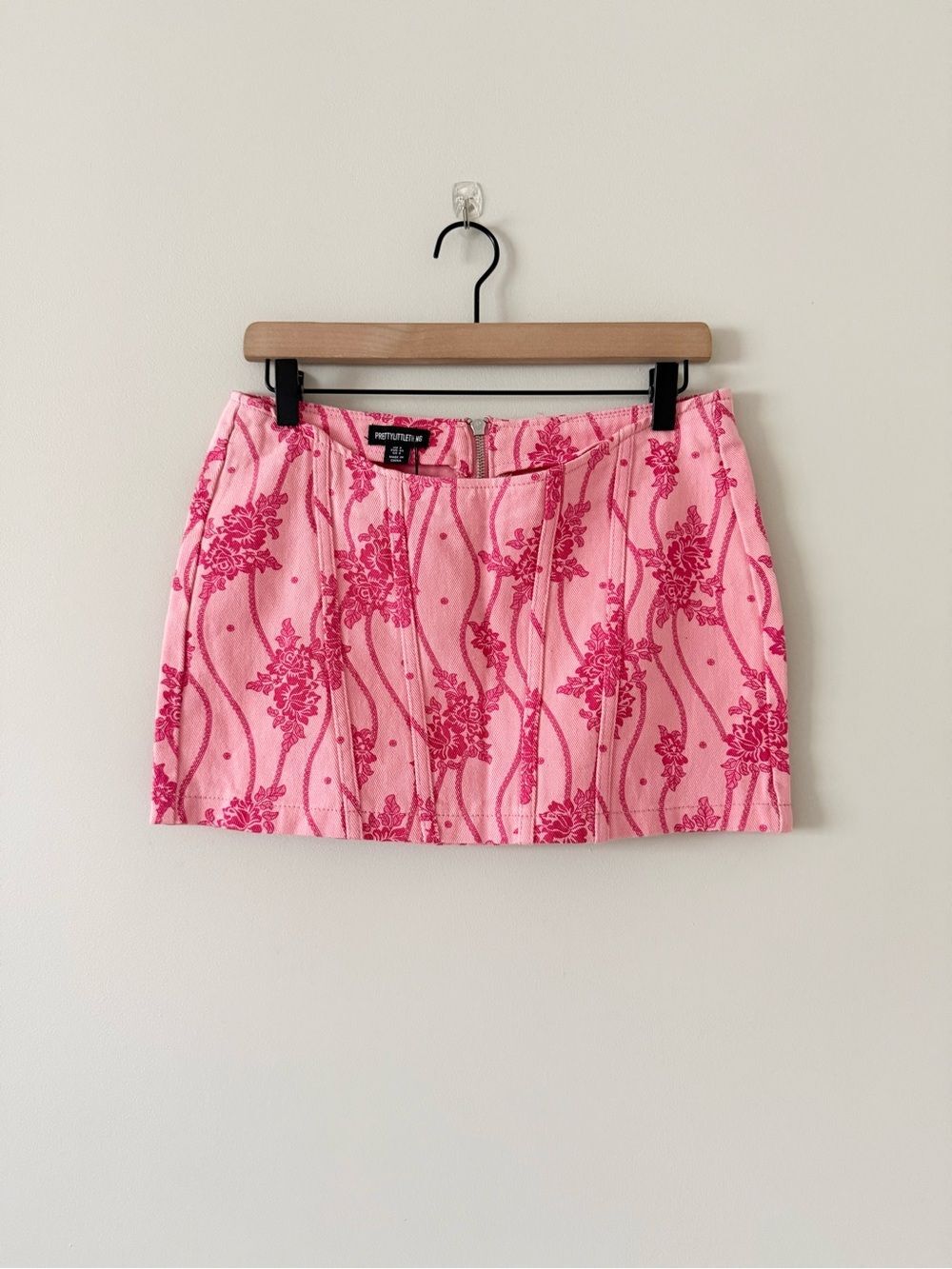 NWT PrettyLittleThing Pink Floral Low Rise Denim Mini Skirt Size 4